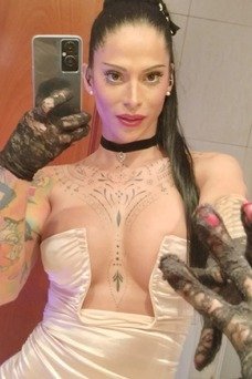 Valentina, Travestie à Barcelone