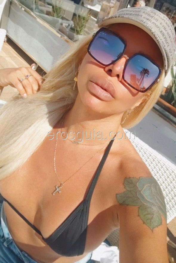 Jhully Azevedo, trans escort