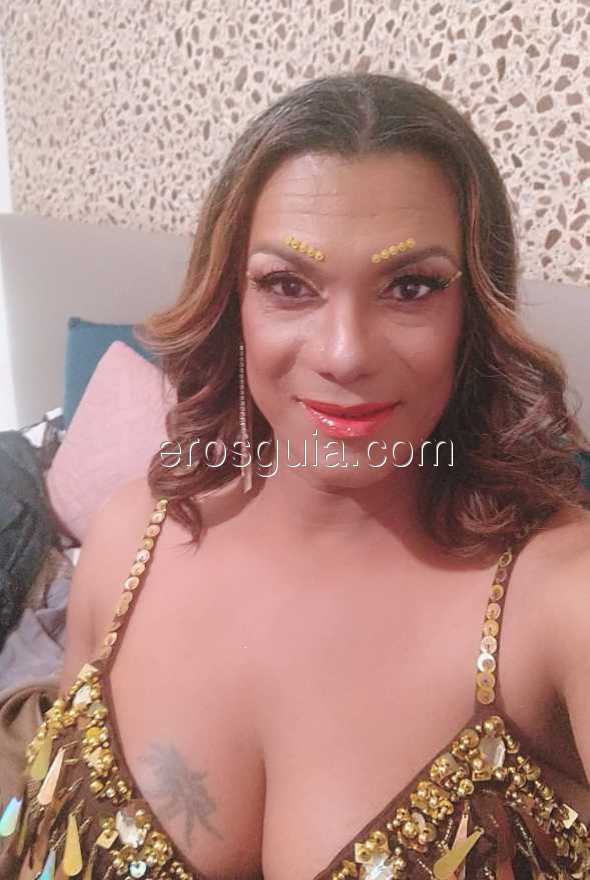 Julya  Sena, escort travesti Brasileña