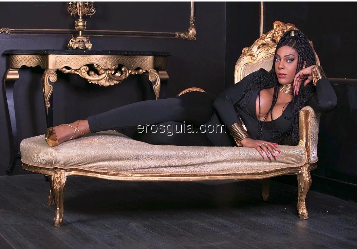 Naomi, Cubana