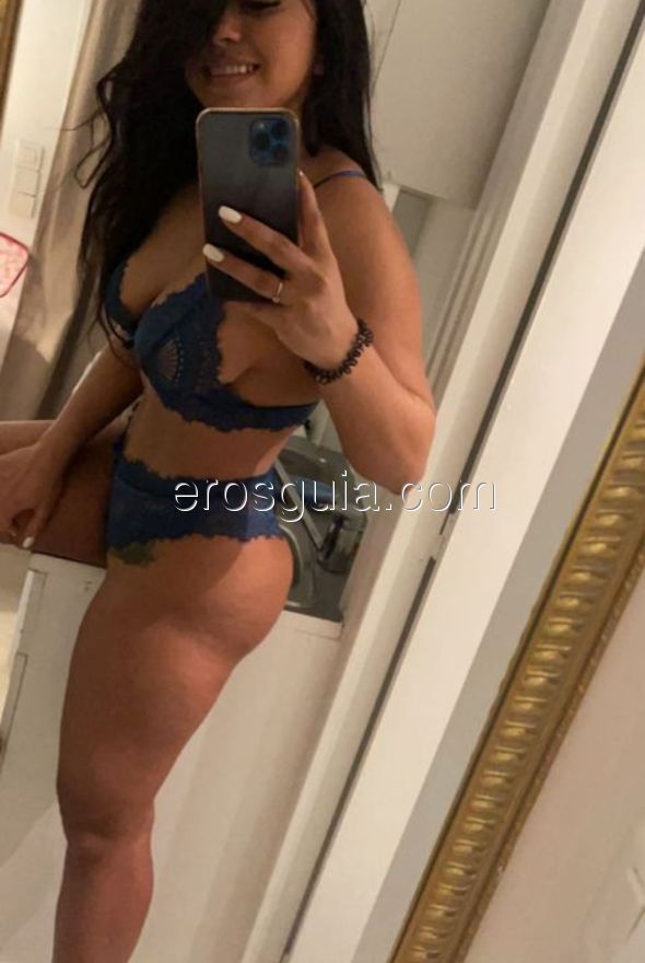 Suziii, Brasileña