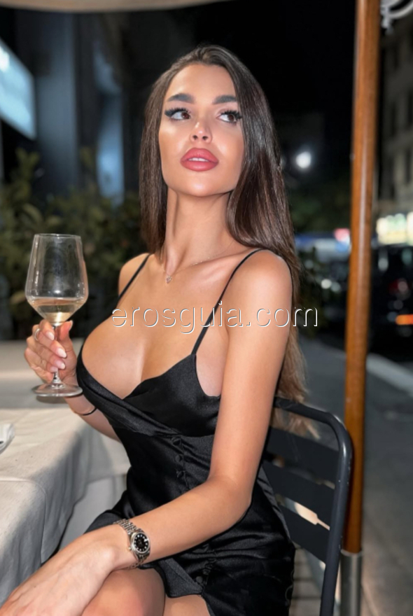 María , Marbella escort