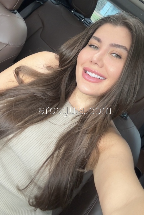 Gabi Menz , Brasileña