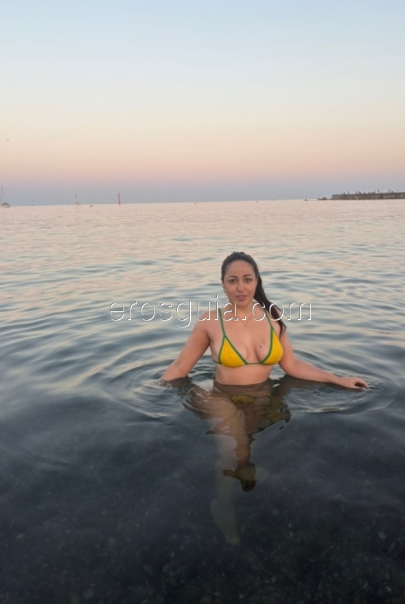 Andrea , Colombiana