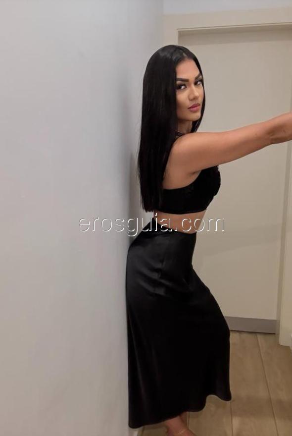 Raquel , Brasileña