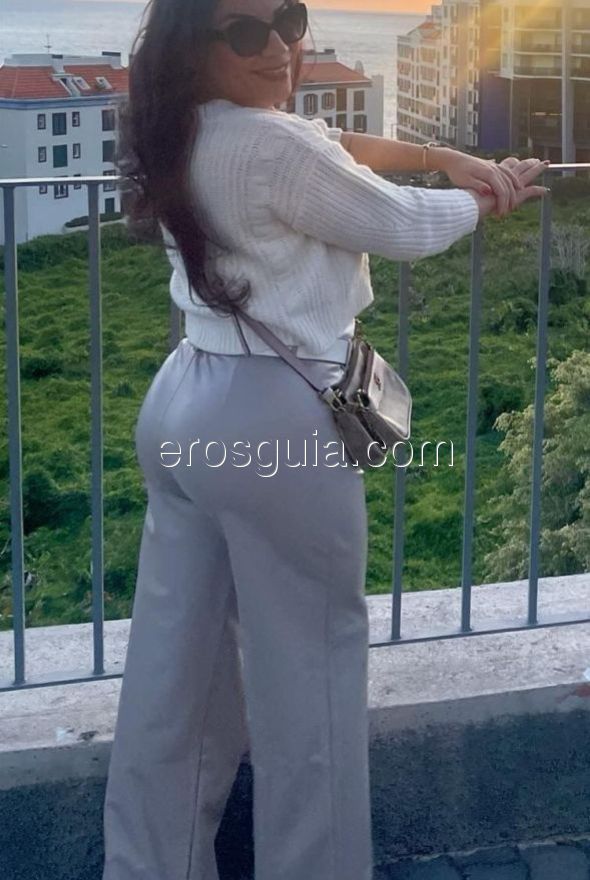 Camila Castro, Brésilienne