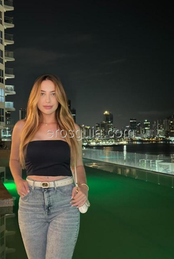 Kelly, Brasileña
