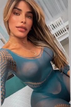 Alexandra, Dominicana