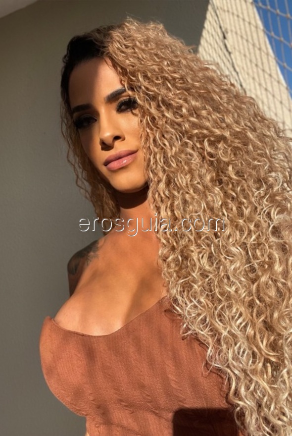 Nay Menezes, Brésilienne