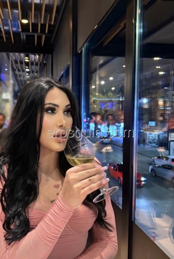 Laura Myler, escort travesti Brasileña