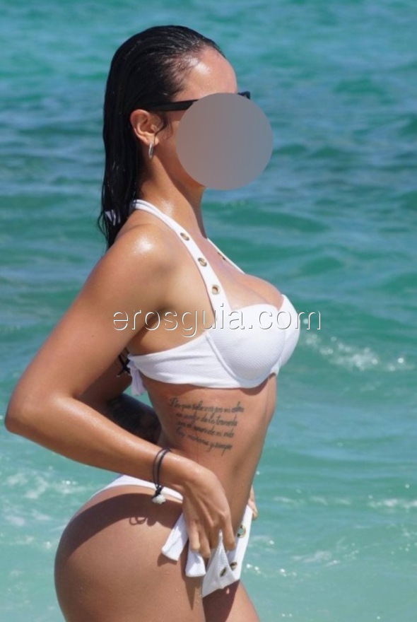 Valeria James , Colombian