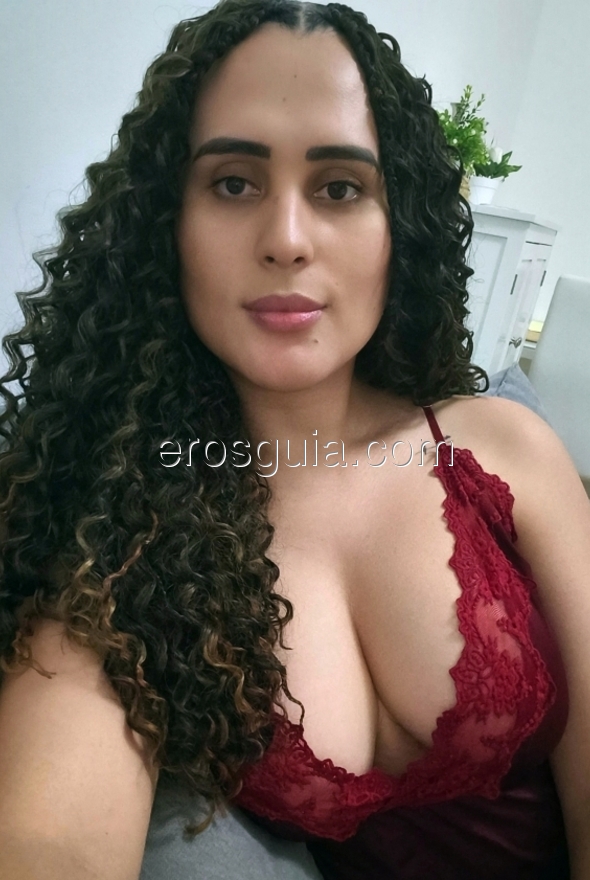 Nella Menezes, Brasileña