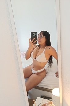 Londres Megan, Venezolana