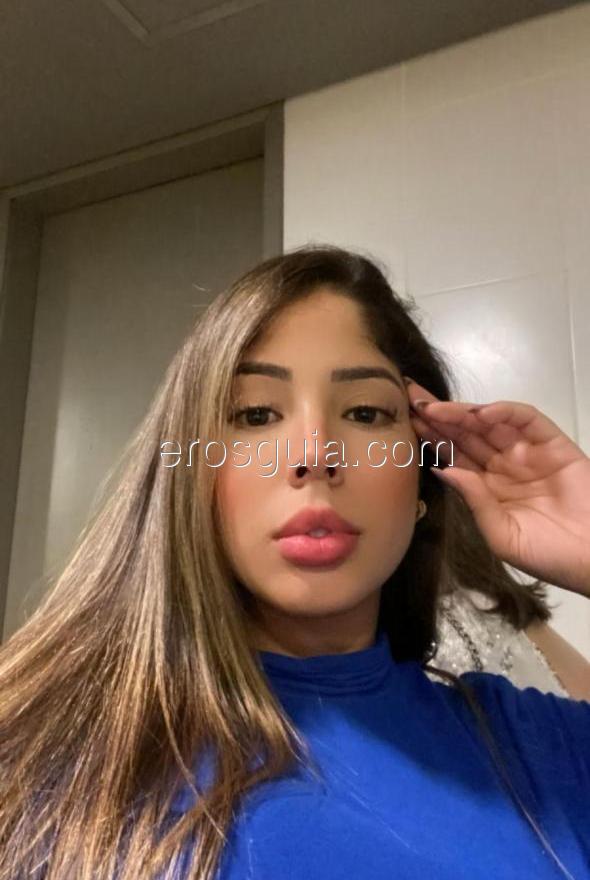 Larissa , Brésilienne