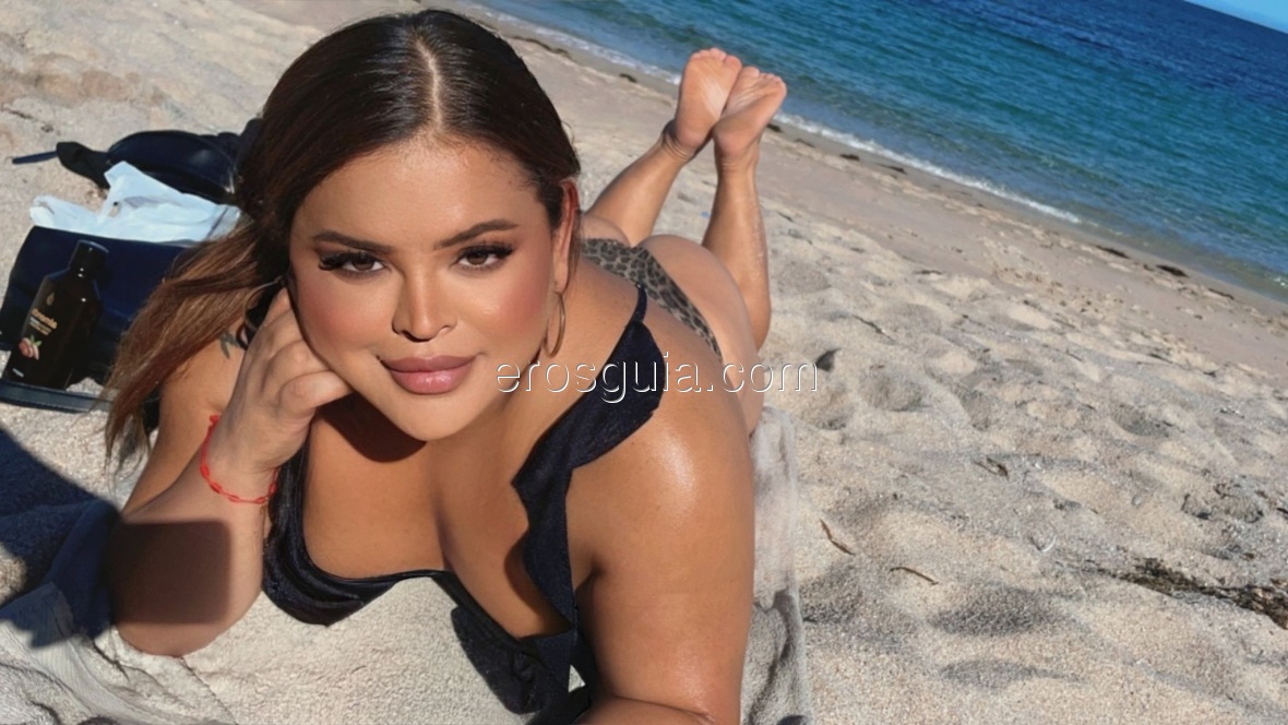 Monik curvy, Panaméenne