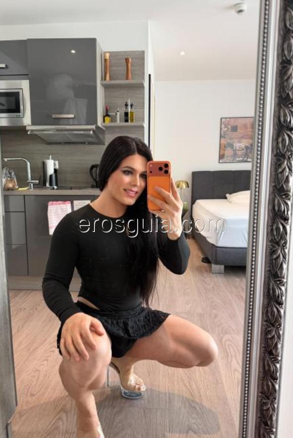 Isa, trans escort