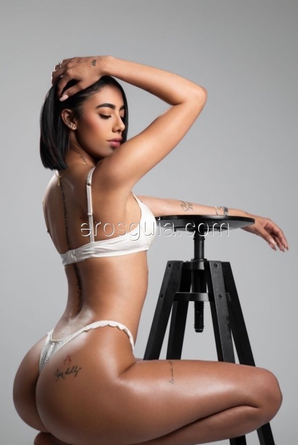 Mia, Colombian