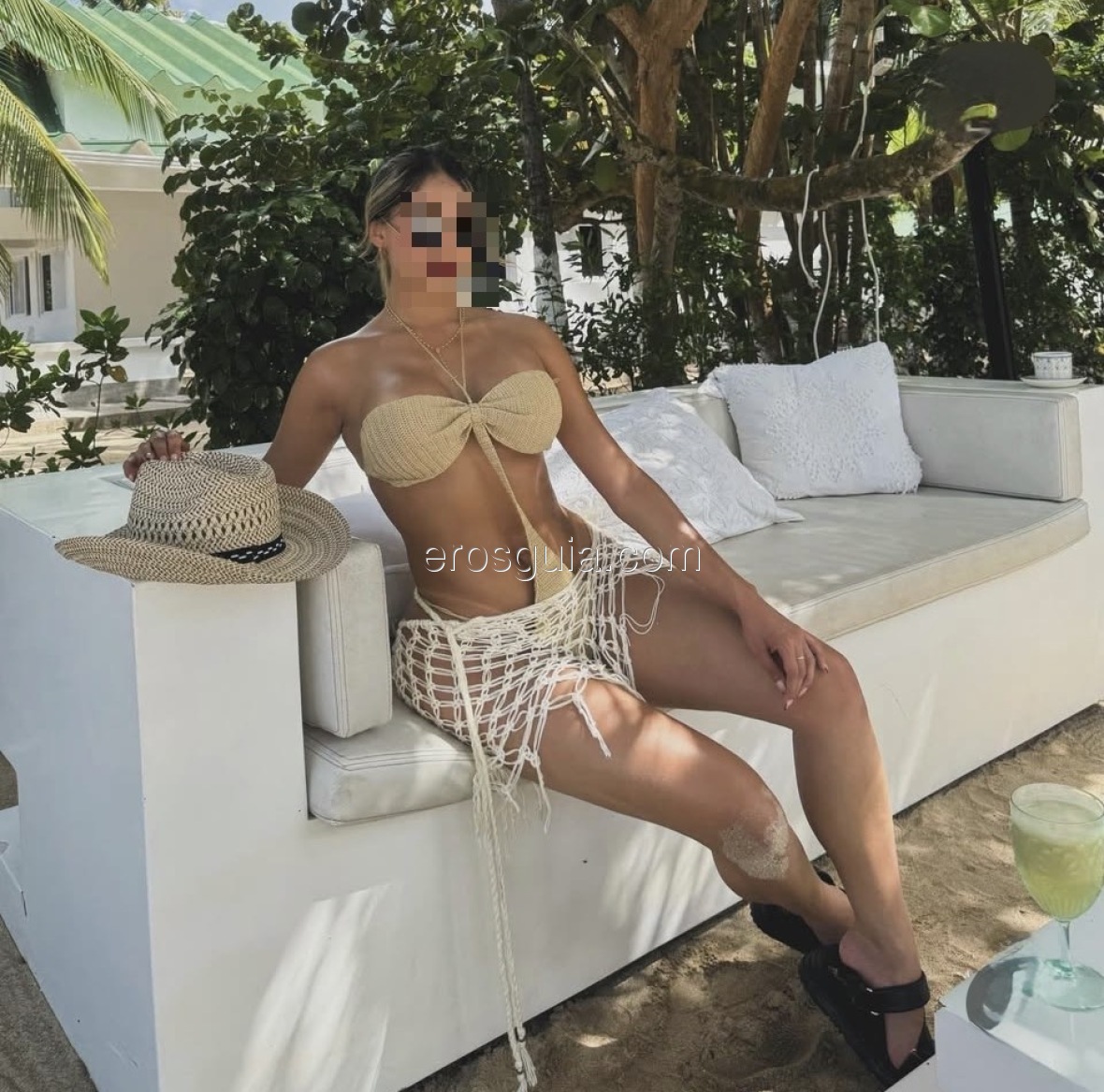 Laura, Colombiana