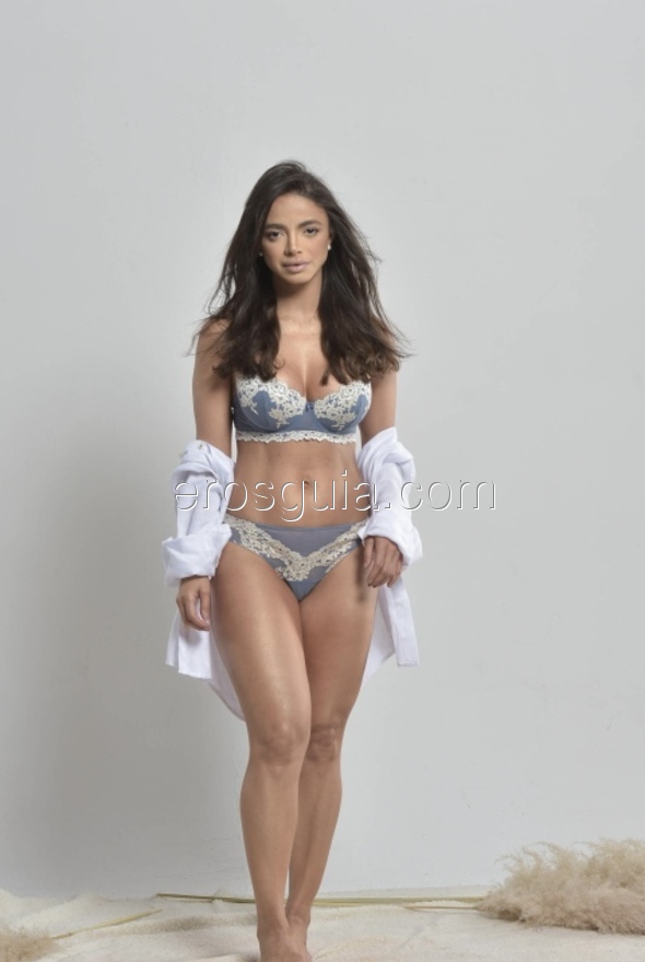 Kiara , Brasileña