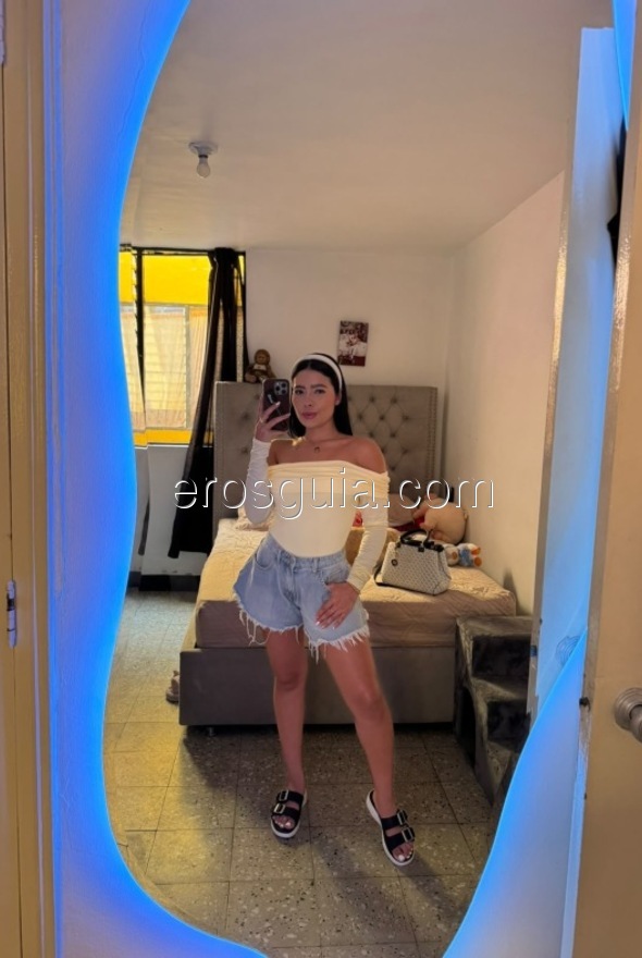 Bella , Colombian
