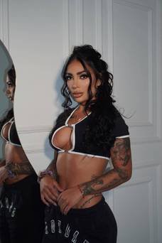Valery , Colombiana
