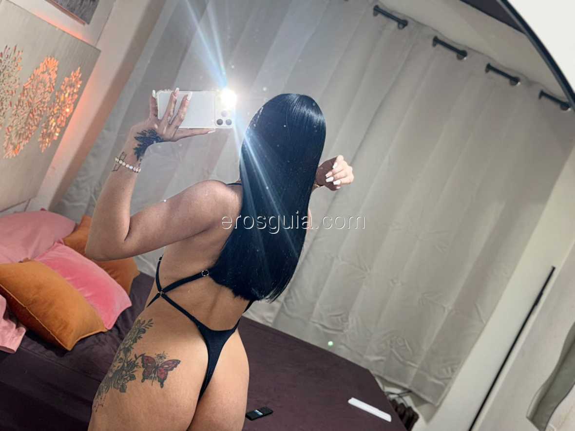 Andrea , Colombiana