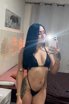 Andrea , Colombiana