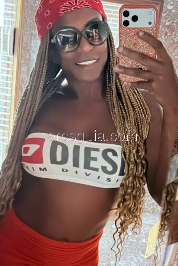 Michelly Bombon, Brasileña