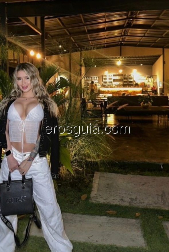 Andrea , Colombiana