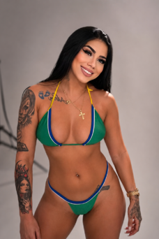 Anna, Brasileña
