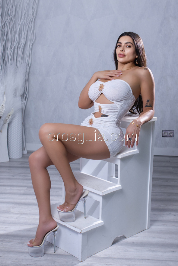 Angela , Chilena