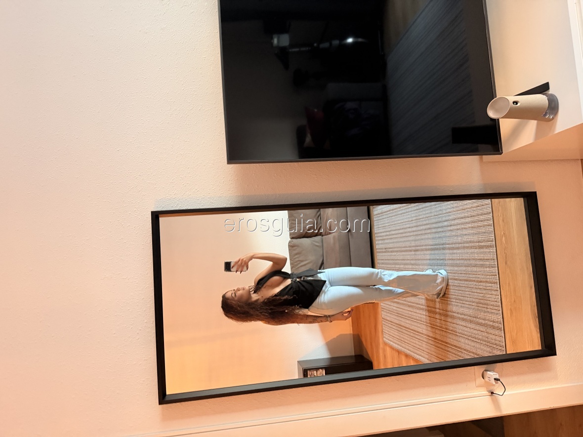 Mely , escort girl à Barcelone