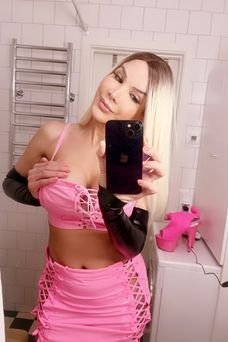 Mila Vip, Travesti en Barcelona